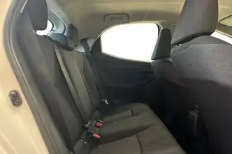 Toyota Yaris, 1.5, 68 kW, гибрид, автомат, передний привод