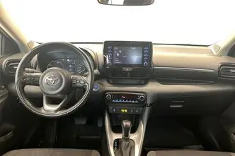 Toyota Yaris, 1.5, 68 kW, гибрид, автомат, передний привод