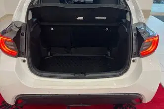 Toyota Yaris, 1.5, 68 kW, гибрид, автомат, передний привод