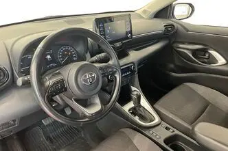 Toyota Yaris, 1.5, 68 kW, гибрид, автомат, передний привод