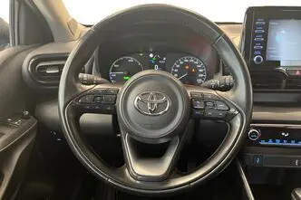 Toyota Yaris, 1.5, 68 kW, гибрид, автомат, передний привод