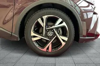 Toyota C-HR, 1.8, 72 kW, гибрид, автомат, передний привод
