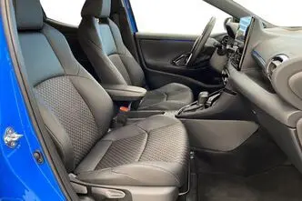 Toyota Yaris, 1.5, 68 kW, гибрид, автомат, передний привод