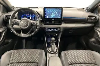 Toyota Yaris, 1.5, 68 kW, гибрид, автомат, передний привод