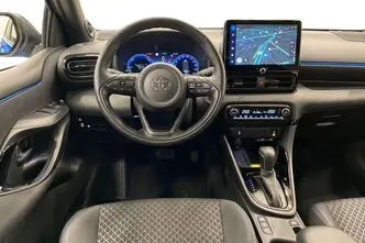 Toyota Yaris, 1.5, 68 kW, гибрид, автомат, передний привод