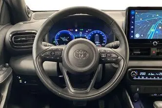 Toyota Yaris, 1.5, 68 kW, гибрид, автомат, передний привод