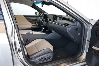 Lexus ES 300, 2.5, 131 kW, hybrid, automatic, front-wheel drive