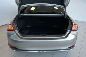 Lexus ES 300, 2.5, 131 kW, hybrid, automatic, front-wheel drive