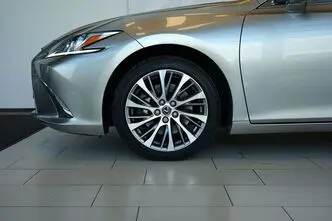 Lexus ES 300, 2.5, 131 kW, hybrid, automatic, front-wheel drive