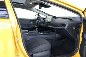Toyota Prius, 2.0, 111 kW, подключаемый гибрид, автомат, передний привод