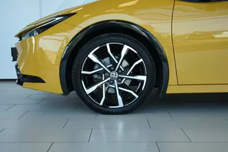 Toyota Prius, 2.0, 111 kW, подключаемый гибрид, автомат, передний привод