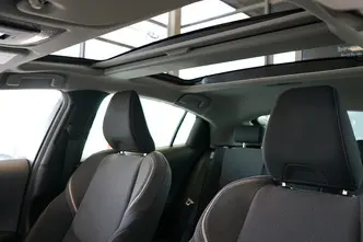 Toyota Prius, 2.0, 111 kW, подключаемый гибрид, автомат, передний привод