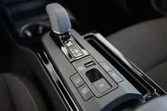 Toyota Prius, 2.0, 111 kW, подключаемый гибрид, автомат, передний привод