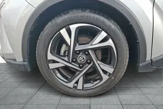 Toyota C-HR, 1.8, 72 kW, гибрид, автомат, передний привод