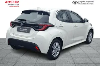 Toyota Yaris, 1.5, 68 kW, гибрид, автомат, передний привод