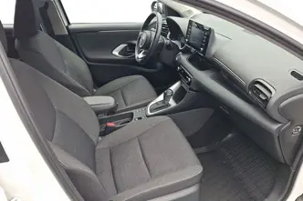Toyota Yaris, 1.5, 68 kW, гибрид, автомат, передний привод