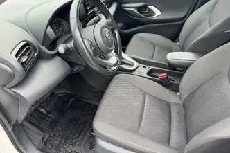 Toyota Yaris, 1.5, 68 kW, гибрид, автомат, передний привод