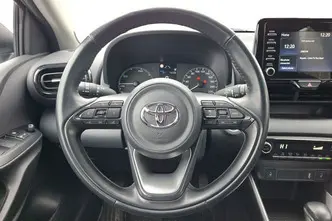 Toyota Yaris, 1.5, 68 kW, гибрид, автомат, передний привод