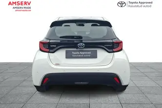 Toyota Yaris, 1.5, 68 kW, гибрид, автомат, передний привод