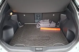 Toyota Yaris Cross, 1.5, 68 kW, гибрид, автомат, полный привод