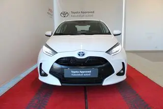 Toyota Yaris, 1.5, 68 kW, гибрид, автомат, передний привод