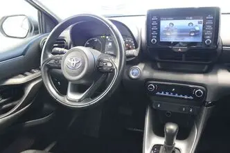 Toyota Yaris, 1.5, 68 kW, гибрид, автомат, передний привод
