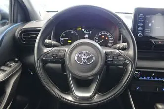 Toyota Yaris, 1.5, 68 kW, гибрид, автомат, передний привод