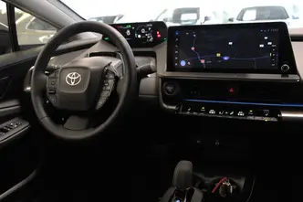 Toyota Prius, 2.0, 111 kW, подключаемый гибрид, автомат, передний привод