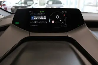 Toyota Prius, 2.0, 111 kW, подключаемый гибрид, автомат, передний привод
