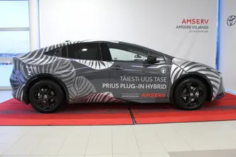 Toyota Prius, 2.0, 111 kW, подключаемый гибрид, автомат, передний привод