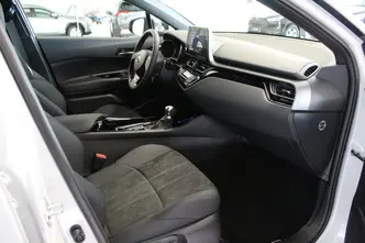 Toyota C-HR, 1.8, 72 kW, hybrid, automatic, front-wheel drive