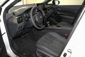 Toyota C-HR, 1.8, 72 kW, hybrid, automatic, front-wheel drive