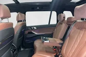 BMW X7, 3.0, 280 kW, hybrid, automatic, four-wheel drive