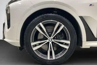 BMW X7, 3.0, 280 kW, hybrid, automatic, four-wheel drive