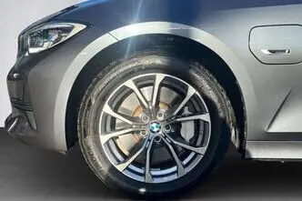 BMW 330, 215 kW, бензин, автомат, полный привод
