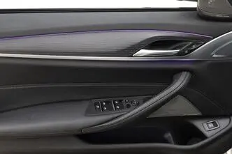 BMW 530, 3.0, 210 kW, гибрид, автомат, полный привод