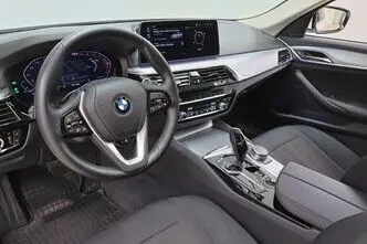 BMW 520, 2.0, 135 kW, hybrid, automatic, rear-wheel drive
