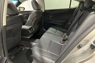 Lexus ES 300, 2.5, 131 kW, гибрид, автомат, передний привод