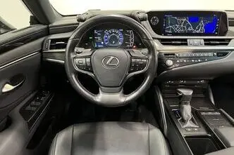 Lexus ES 300, 2.5, 131 kW, гибрид, автомат, передний привод