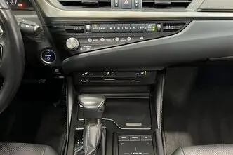 Lexus ES 300, 2.5, 131 kW, гибрид, автомат, передний привод