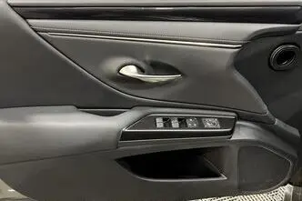 Lexus ES 300, 2.5, 131 kW, гибрид, автомат, передний привод