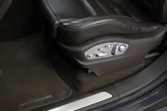 Porsche Cayenne, 4.8, 382 kW, petrol, automatic, four-wheel drive