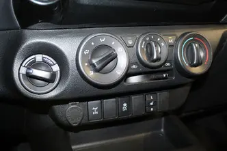 Toyota Hilux, 2.4, 110 kW, diisel, manuaal, nelikvedu