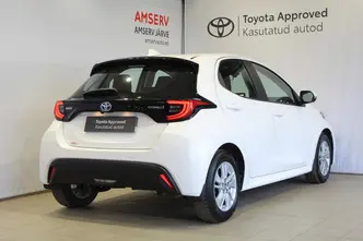Toyota Yaris, 1.5, 68 kW, гибрид, автомат, передний привод