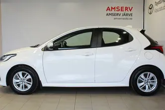 Toyota Yaris, 1.5, 68 kW, гибрид, автомат, передний привод