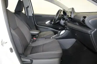 Toyota Yaris, 1.5, 68 kW, гибрид, автомат, передний привод