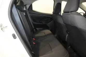 Toyota Yaris, 1.5, 68 kW, гибрид, автомат, передний привод