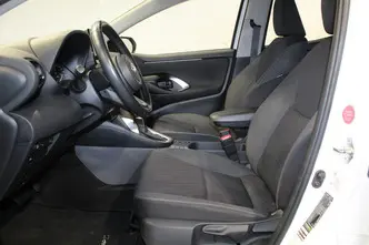 Toyota Yaris, 1.5, 68 kW, гибрид, автомат, передний привод