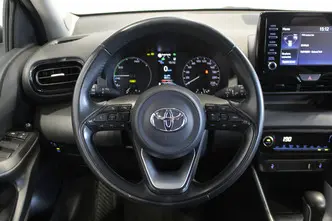 Toyota Yaris, 1.5, 68 kW, гибрид, автомат, передний привод