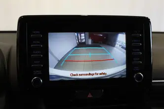 Toyota Yaris, 1.5, 68 kW, гибрид, автомат, передний привод